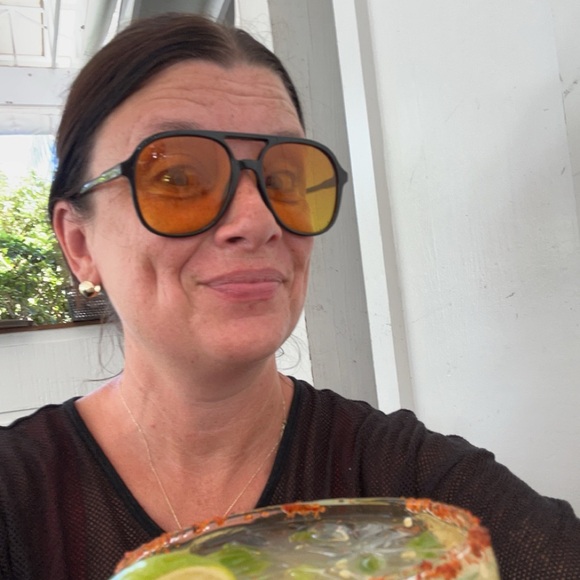 Meet your Posher, Jennifer - Picture 3 of 8